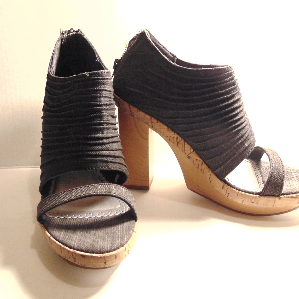 Jean Heels - Picture 2 of 8